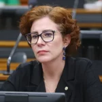 Hugo Motta informa ao STF que bloqueou salário e verbas de gabinete de Zambelli