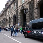 Assalto relâmpago no Louvre: joias da monarquia francesa roubadas em 7 minutos