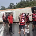 Risco e destino: ônibus de torcedores do Flamengo tomba a caminho da Argentina