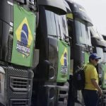 Paralisação de caminhoneiros divide a categoria em meio a acusações de uso político