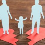 ​O espetáculo do ego: a competição invisível entre pais separados e o reflexo na infância