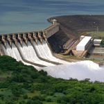 O peso do fio: por que a energia elétrica insiste em desafiar a gravidade econômica