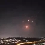 Escalada no Golfo: Irã retalia com mísseis após ofensiva conjunta de EUA e Israel