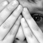 O silêncio das salas vazias: insegurança e novos riscos afastam jovens das escolas brasileiras