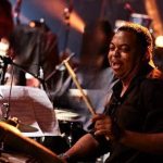 O pulsar das ruas invade o palco: OSPB celebra o Choro e a memória de Glauco Andreza