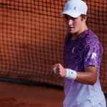 João Fonseca impõe ritmo e avança com autoridade na estreia em Roland Garros