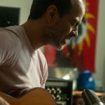 Herança Hippie: Filhos da contracultura brasileira revisitam infâncias sem regras e com poucos sofás