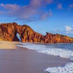 O luxo descalço de Jericoacoara: como o isolamento virou o maior ativo do turismo cearense