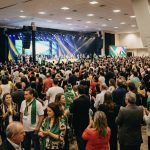 O teatro do poder: Convenções partidárias dão a largada para as eleições de 2026